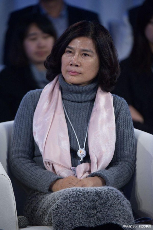 炒股公司 董明珠炮轰商界不良现象：搞“小三小四”的企业家，能管好企业？